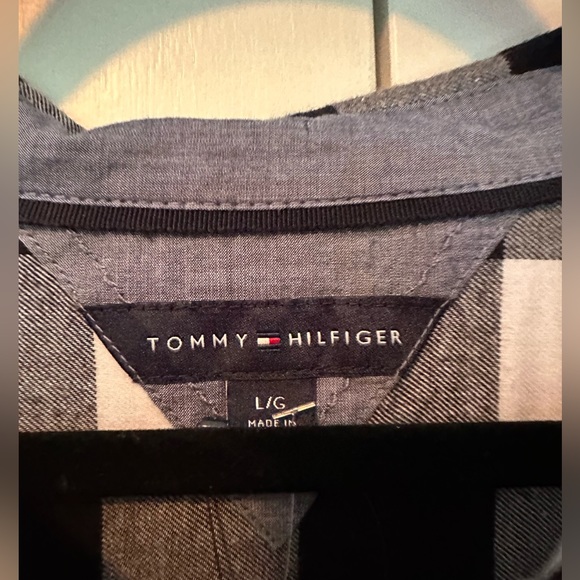 Black and white plaid Tommy Hilfiger 3/4 sleeve shirt. New with tags size large - Picture 2 of 7